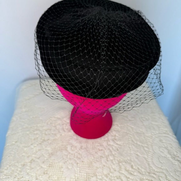 Vintage Elegant Black Veiled Hat Union Made in the USA - Picture 8 of 12